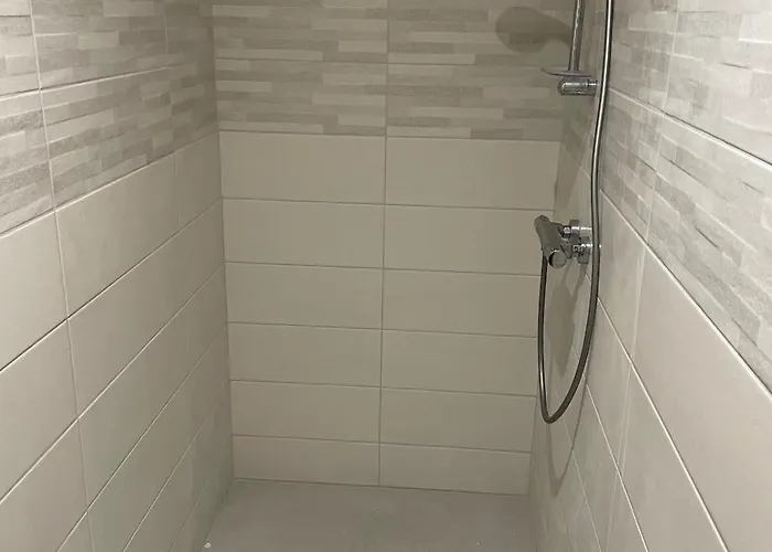 5 Personnes Le Bas Du Bois